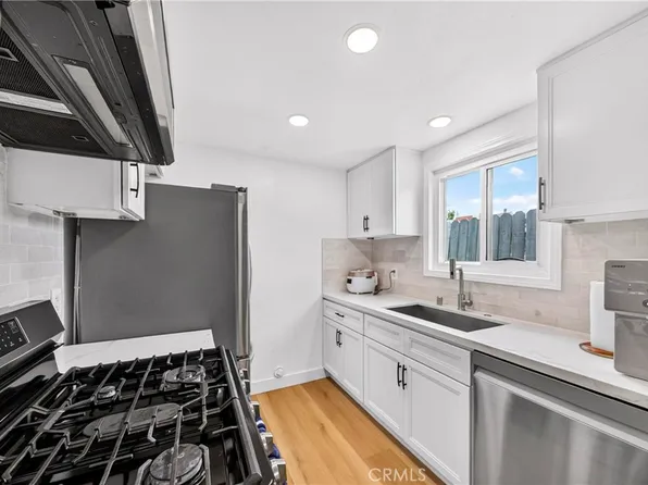 8451 Cedarview Ct, Cypress, CA 90630