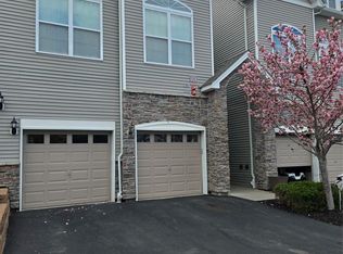 913 Hawthorn Way, New Windsor, NY 12553