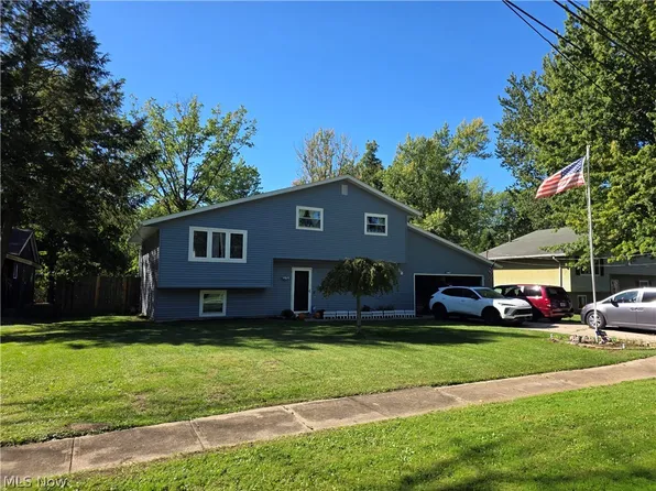 992 Lakewood Beach Dr, Sheffield Lake, OH 44054