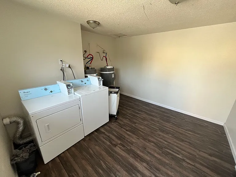 110 Stanford Dr — Photo 13