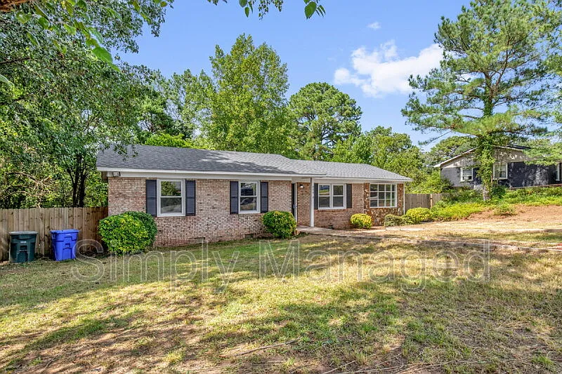 3 bed, 2.0 bath, 1400 sqft, $1,650 — Photo 2