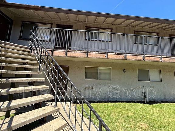 5th image of 1881 Emma Lee Ln