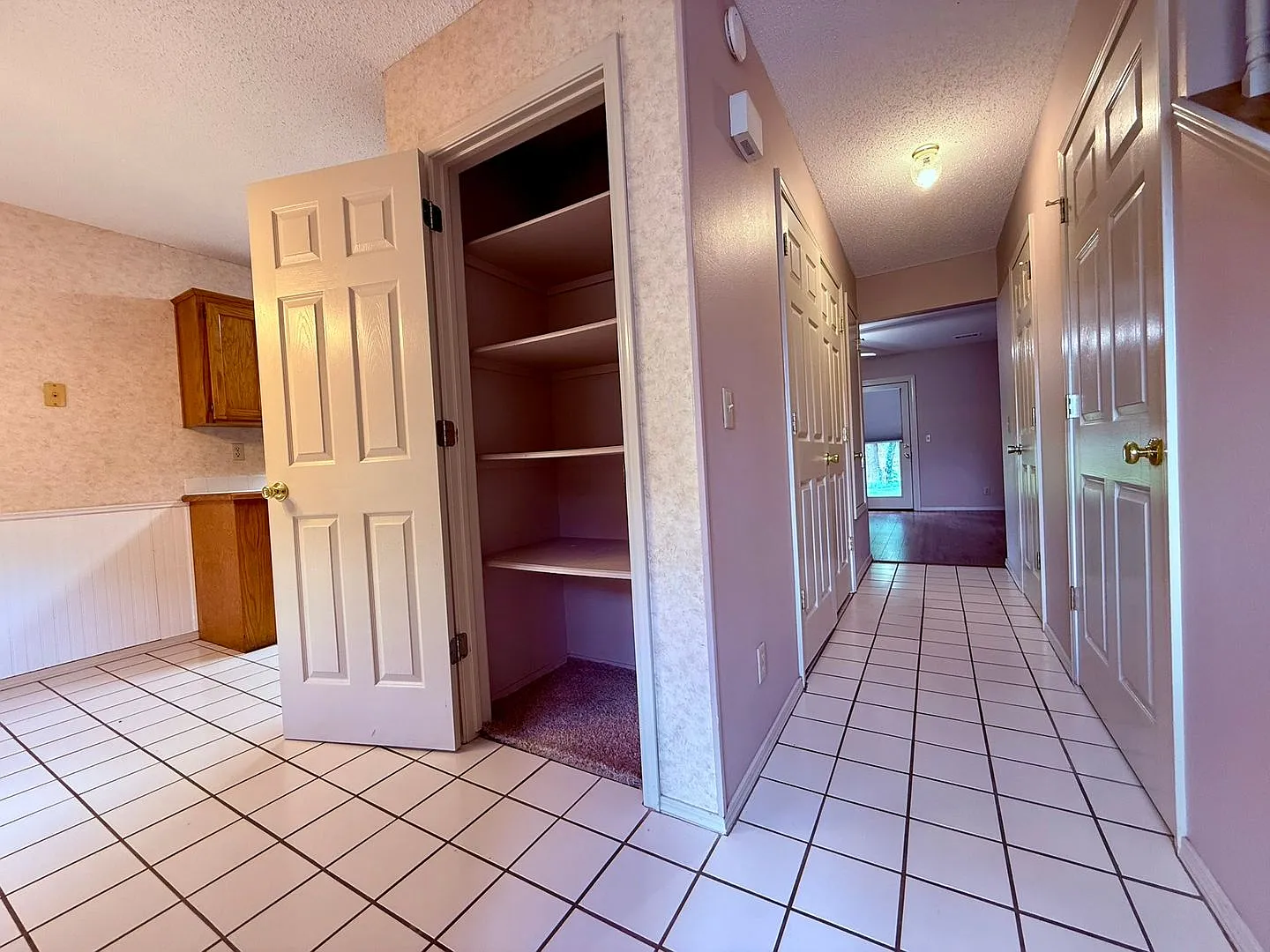 1404 A Camellia — Photo 3