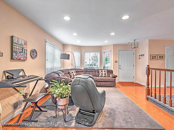 2nd image of 295 Stratford Pl