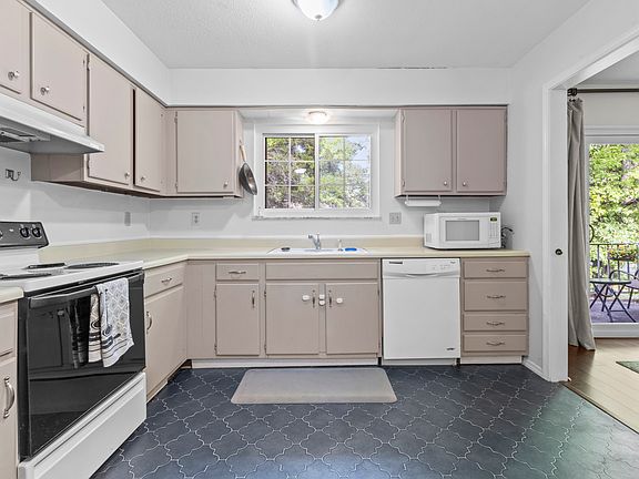 3rd image of 6514 Park Central Way #6514C