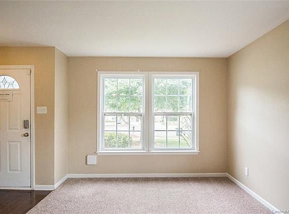 3rd image of 884 Plaza Walk Dr