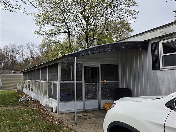 3rd image of 1237 Central St Trailer 7