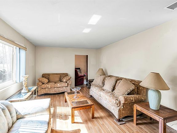 4th image of 7 Hastings Drive