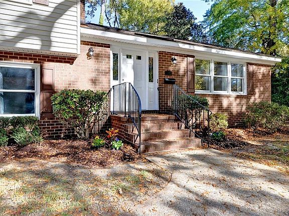 3rd image of 465 Winterhaven Dr