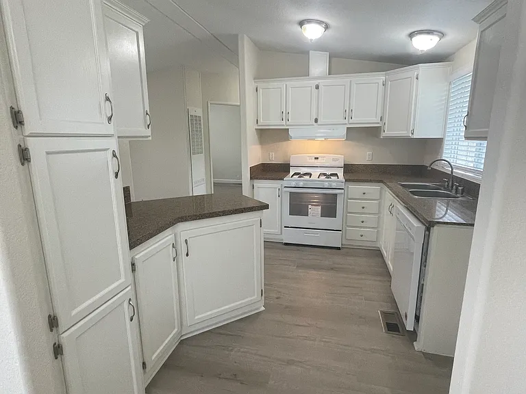 Palm Lodge Estates — Photo 18