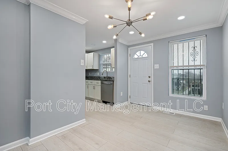 3 bed, 3.0 bath, 1098 sqft, $2,500 — Photo 4