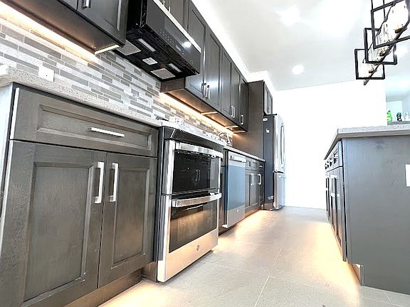 3rd image of 21-30 Hazen St #2F