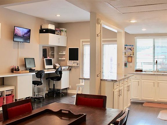Open layout- Great office/homework/play area right in front of the kitchen