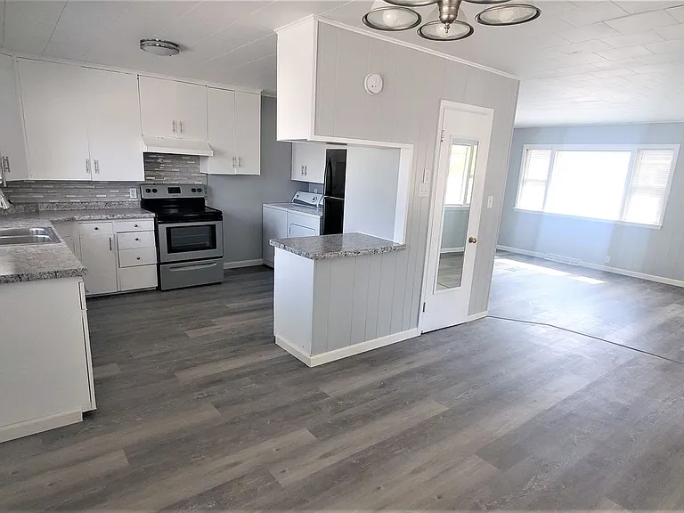 401 S Ross Ave — Photo 2