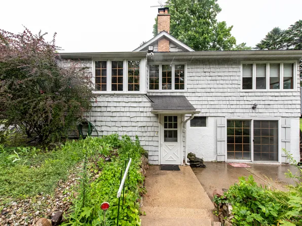 1318 Sheridan Rd, Winthrop Harbor, IL 60096
