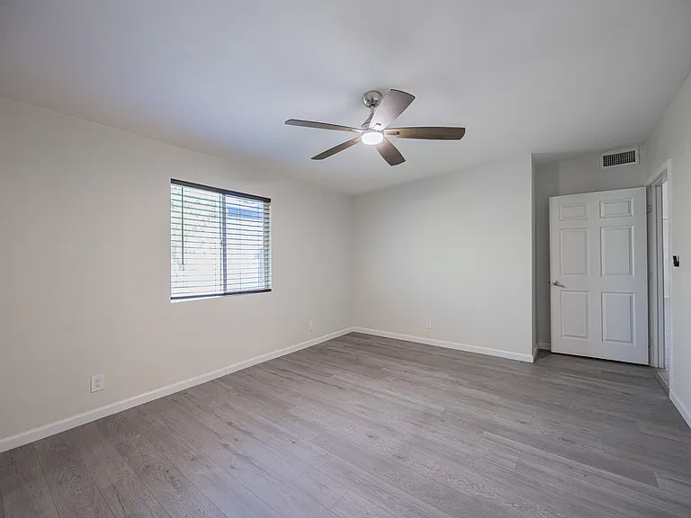 1332 E Whitton Ave — Photo 16