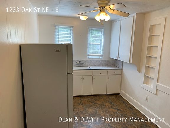 4th image of 1233 Oak St NE APT 5
