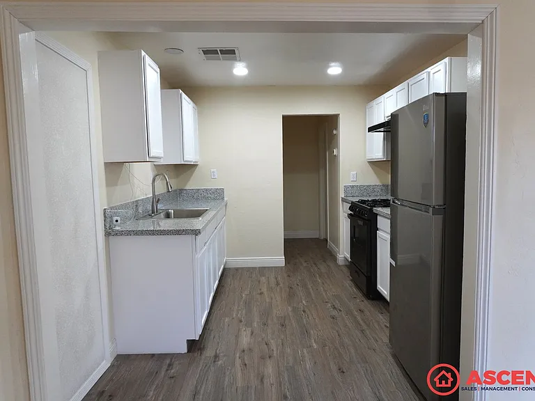 1106 Wilson Ave — Photo 4