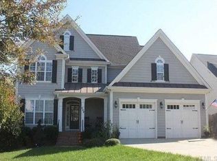 205 Charlesfort Ln, Holly Springs, NC 27540