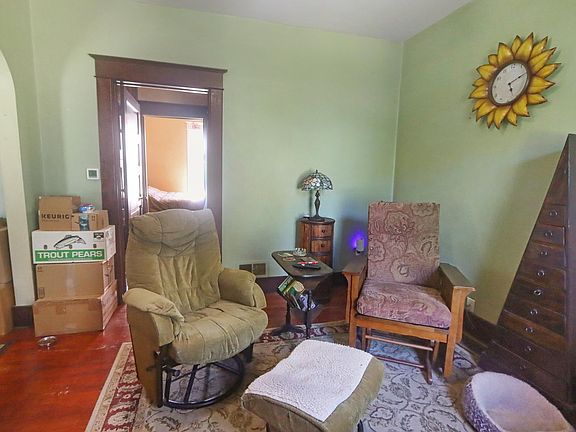 4th image of 914 N Carson St