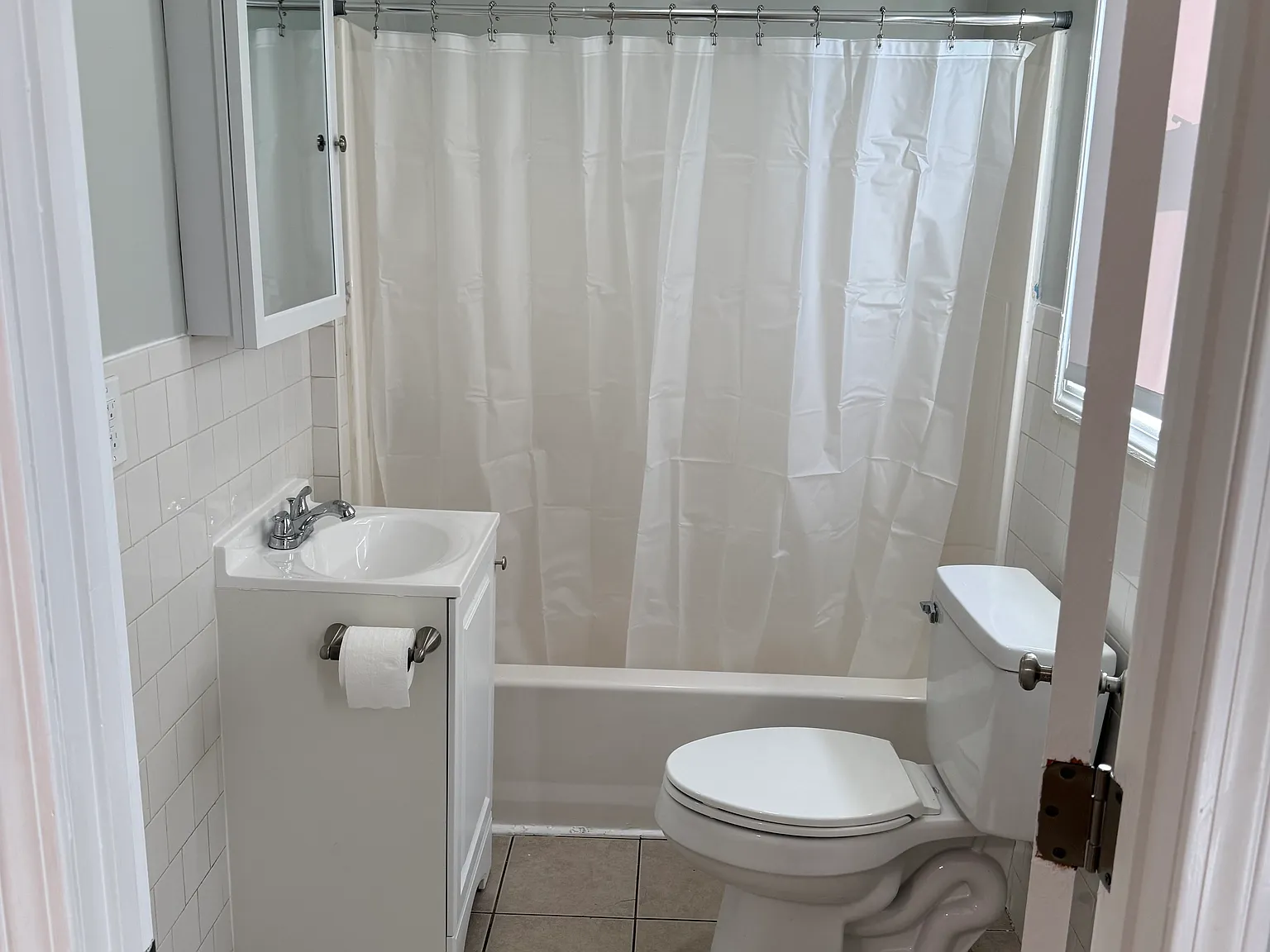3 bed, $2,200 — Photo 1