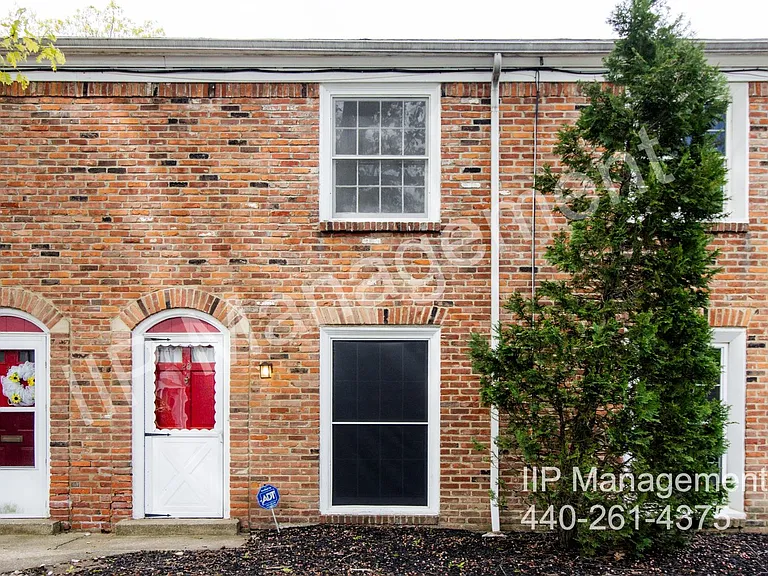 11 Trenton Sq #T-28 — Photo 1