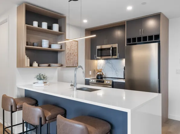 72-01 Queens Boulevard image 1 of 42