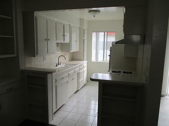 2nd image of 3332 Mentone Ave APT 6