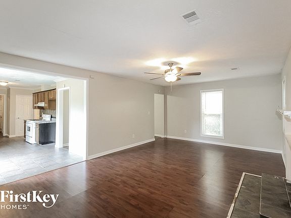 3rd image of 2522 Oak Grove Ln