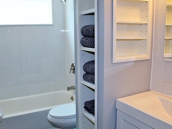 Hall bath, LOTS of storage