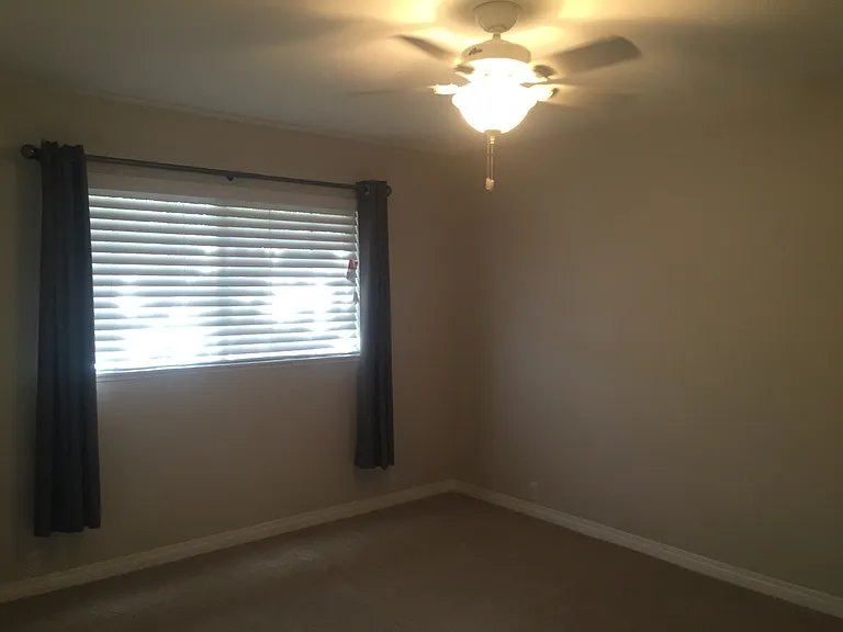 1015 Lakeside Dr — Photo 9