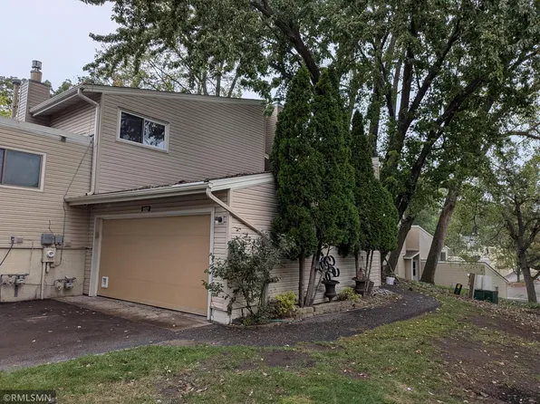 1517 N Innsbruck Dr, Minneapolis, MN 55432
