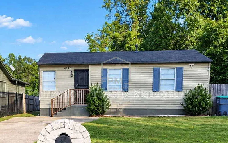 3 bed, 1.0 bath, 839 sqft, $975 — Photo 2