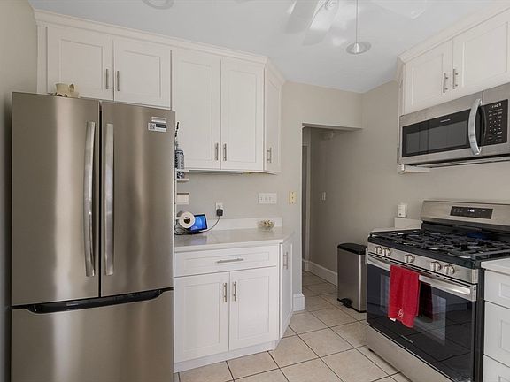 4th image of 428 Boylston St