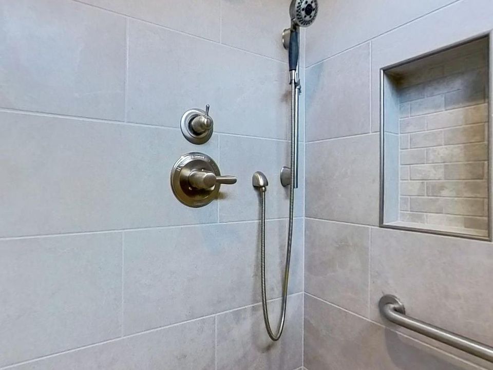 2nd image of 620 Tamarind Dr