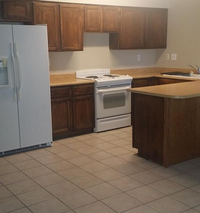 1st image of 816 Hedge Way Unit 1