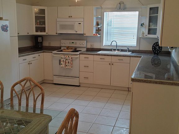 4th image of 169 N Coconut Palm Blvd