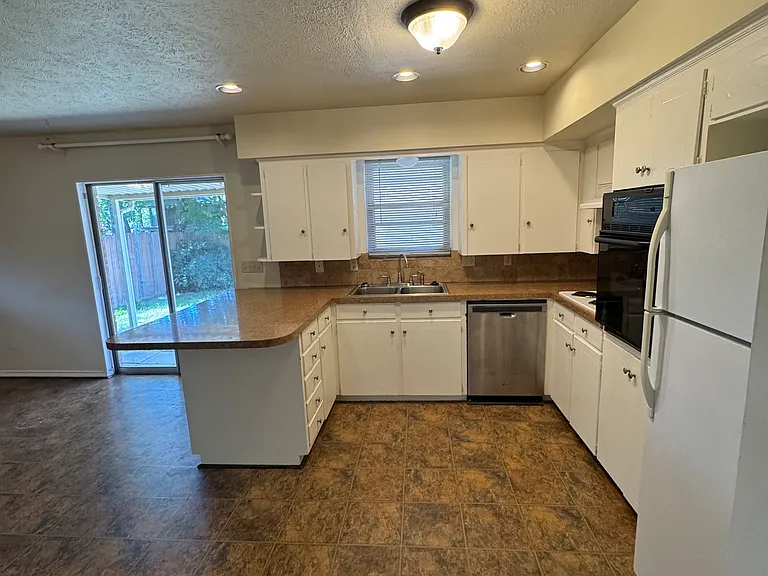11037 Joymeadow Dr — Photo 6
