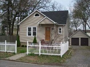 234 Grand Ave, Lindenhurst, NY 11757