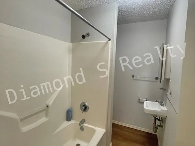 523 East Pacific Street — Photo 8