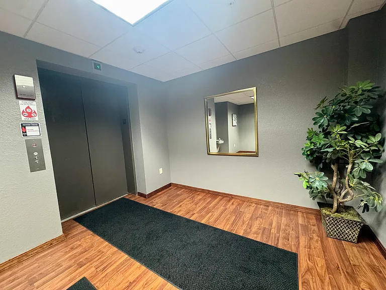Lakeside Apartments — Photo 8