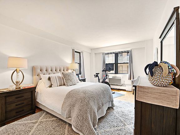 3rd image of 320 E 54th St APT 4G