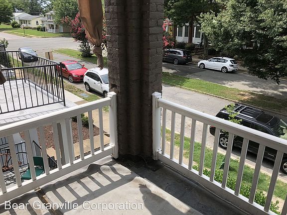 3rd image of 2010 Rosewood Ave APT 05