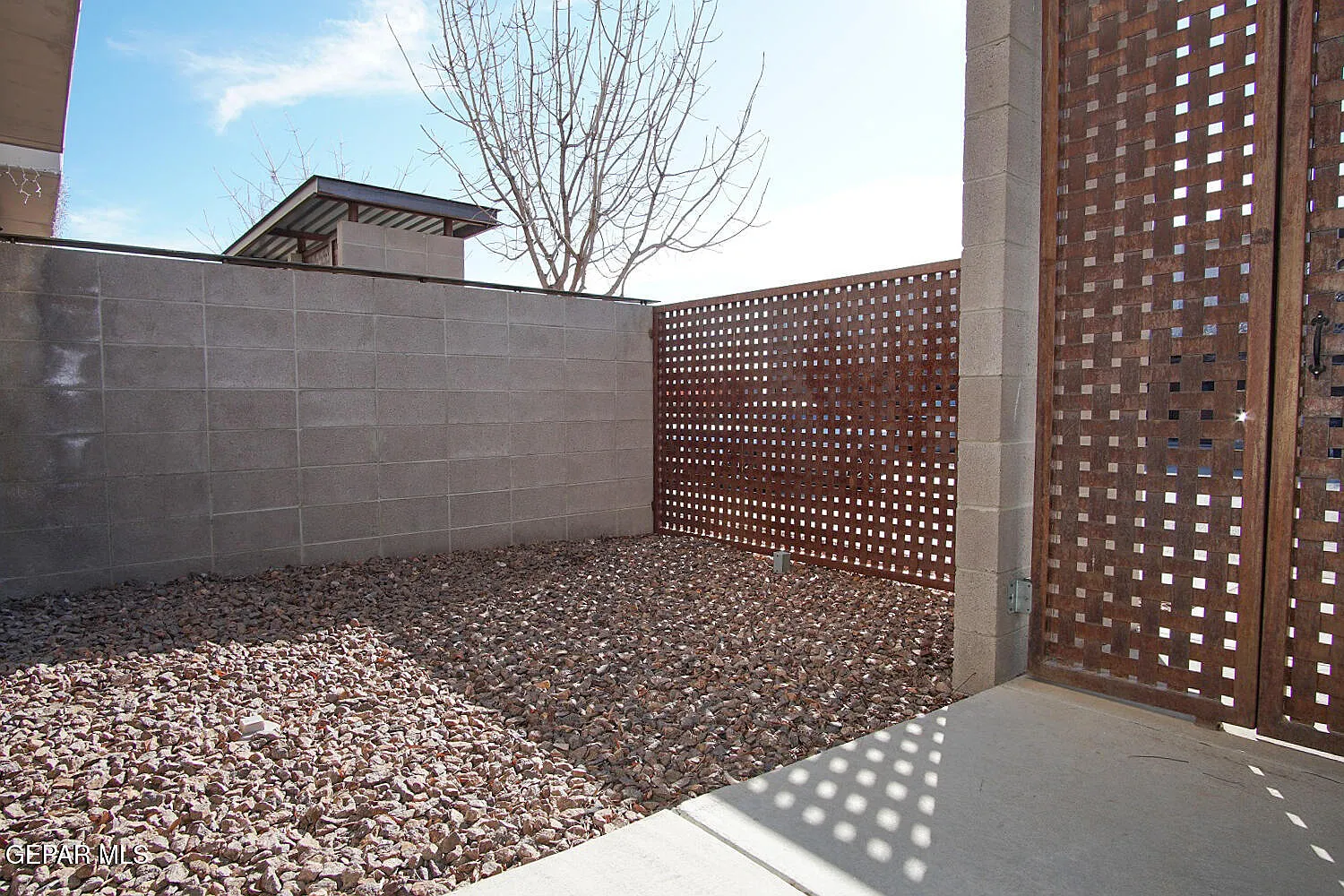 2 bed, 2.5 bath, 1000 sqft, $1,325 — Photo 3