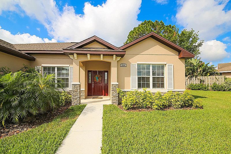 1st image of 2114 Edgewater Cir SE