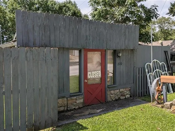 710 Locust St, Pleasant Hill, MO 64080