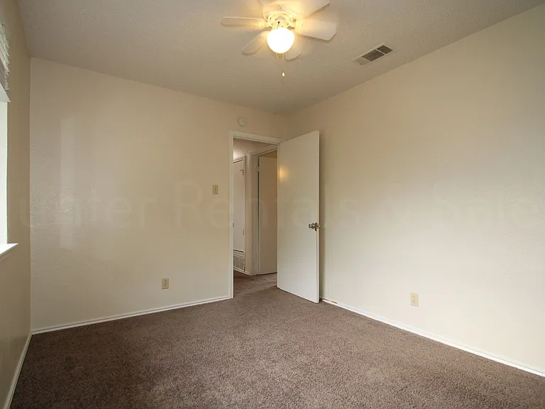 1112 Goodhue Dr — Photo 21