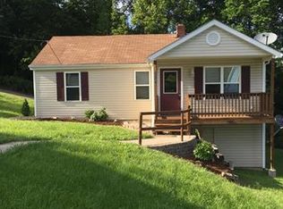 527 W 10th St, Hermann, MO 65041