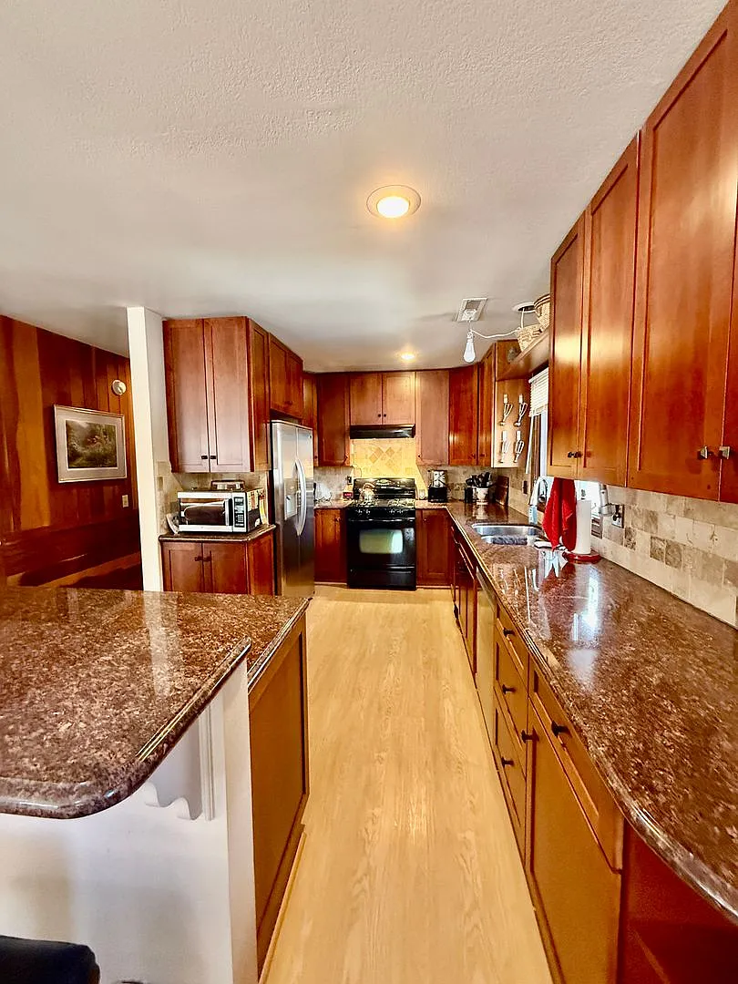 Furnished 3BD/2BA Near Eagle Lodge | Sunny Deck | Wood-Burning Fireplace | Garage — Photo 4