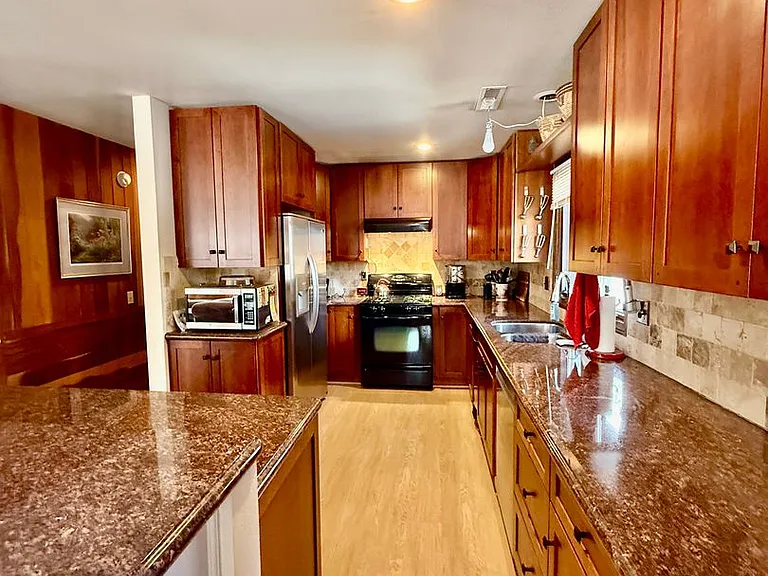 406 Monterey Pl — Photo 4